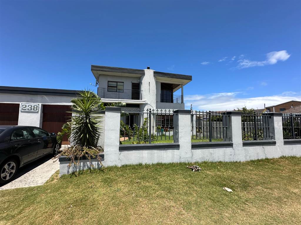 5 Bed House for sale in Lotus River T4478387 Private Property