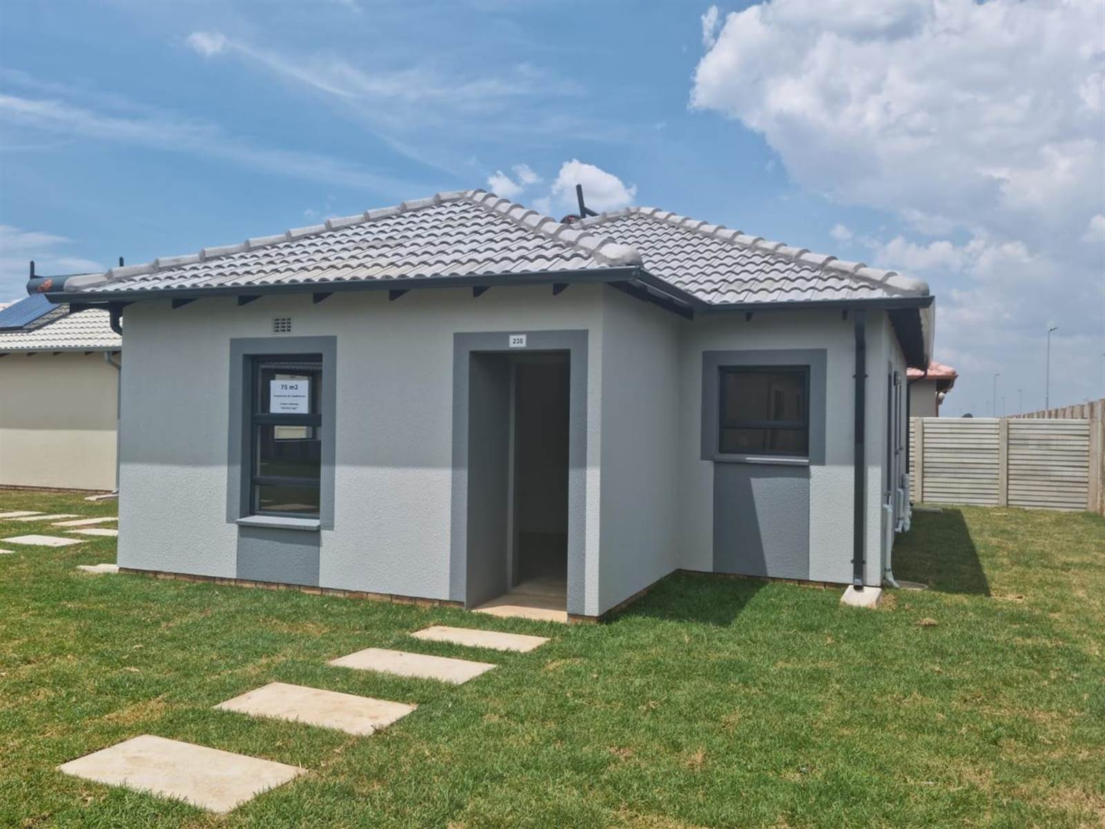 3 Bed House in Daveyton photo number 1
