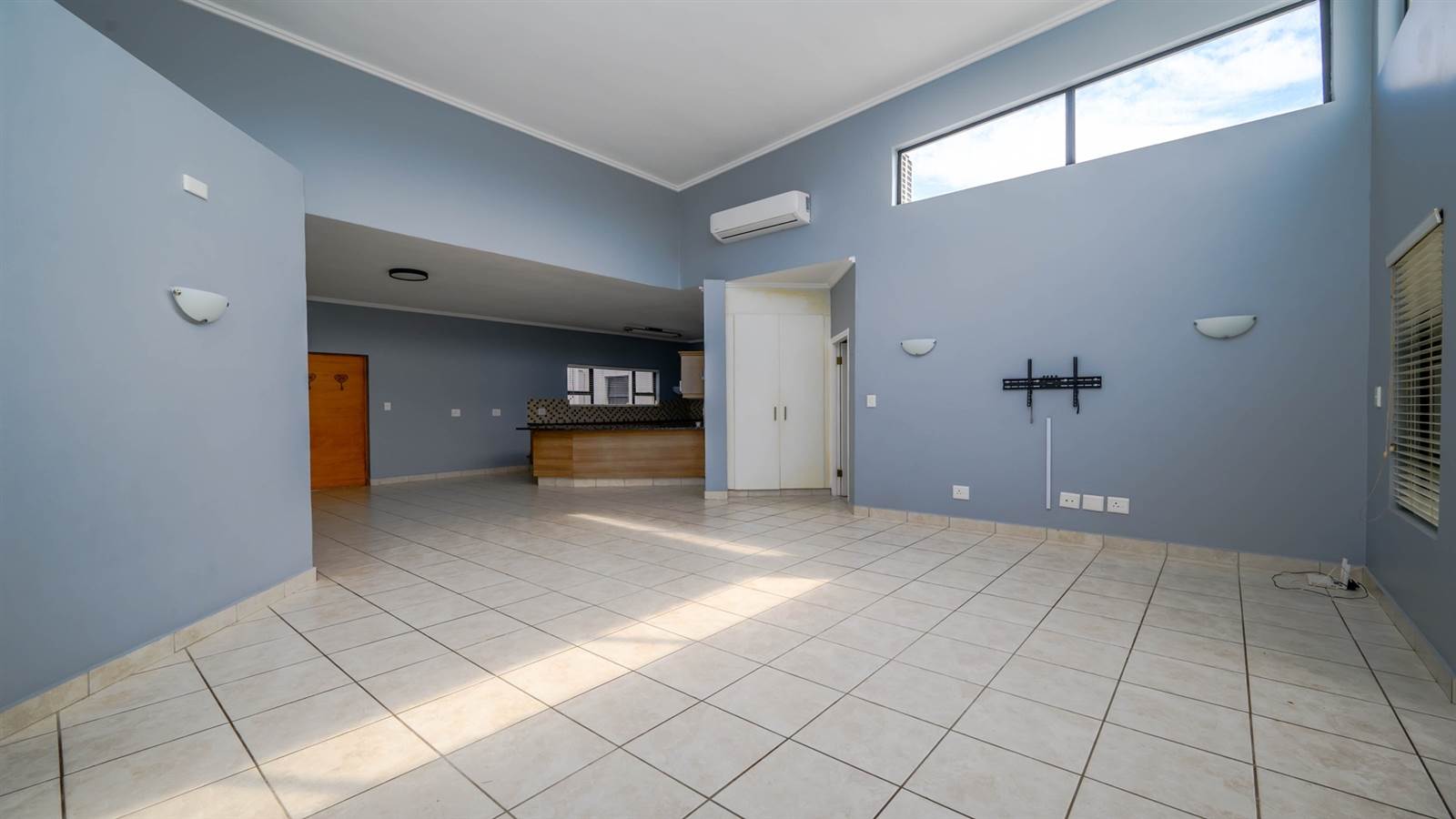 3 Bed Apartment in Palm Lakes Estate photo number 18