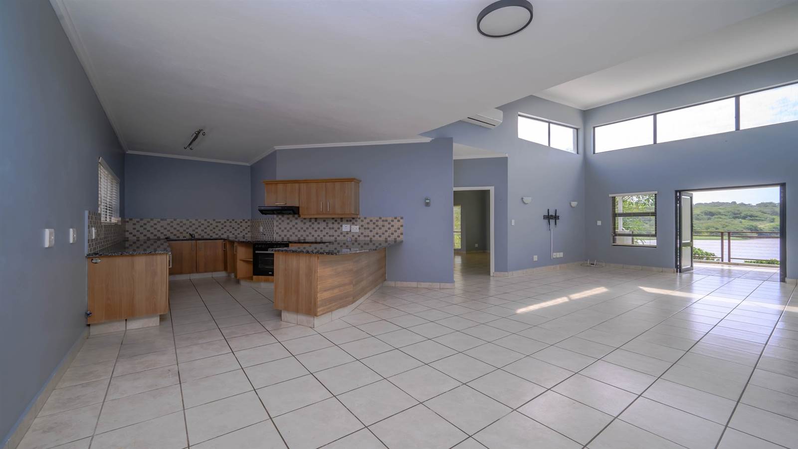 3 Bed Apartment in Palm Lakes Estate photo number 11