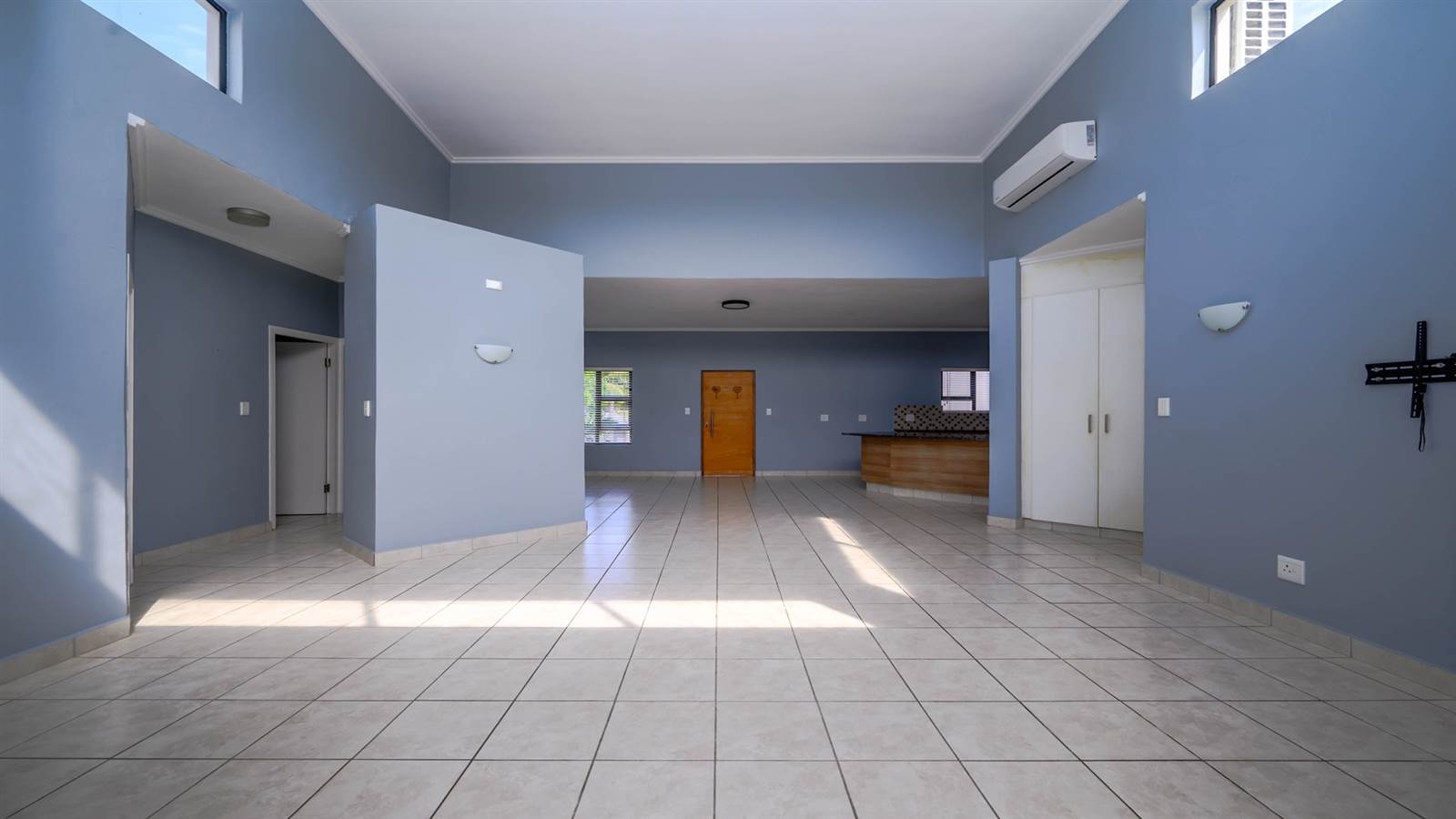 3 Bed Apartment in Palm Lakes Estate photo number 24
