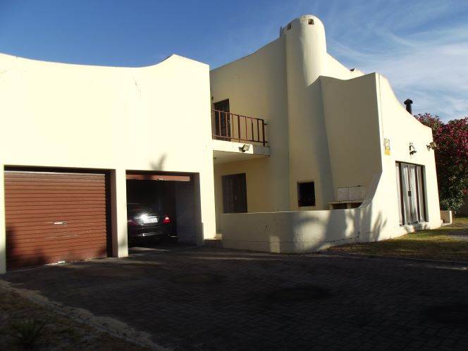 4 Bed House in Blouberg Rise photo number 11