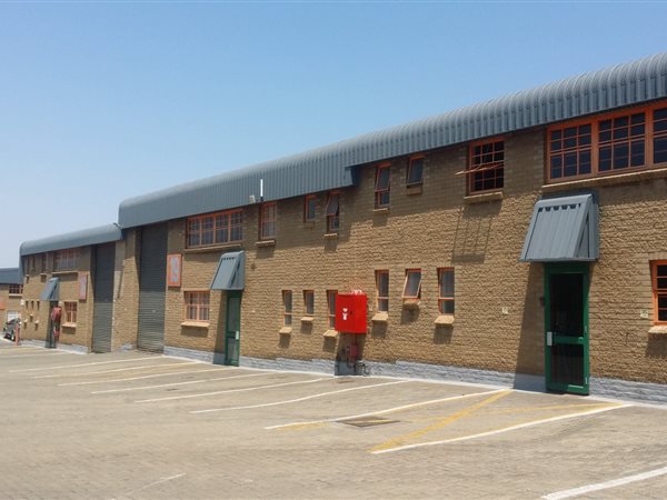 415  m² Industrial space