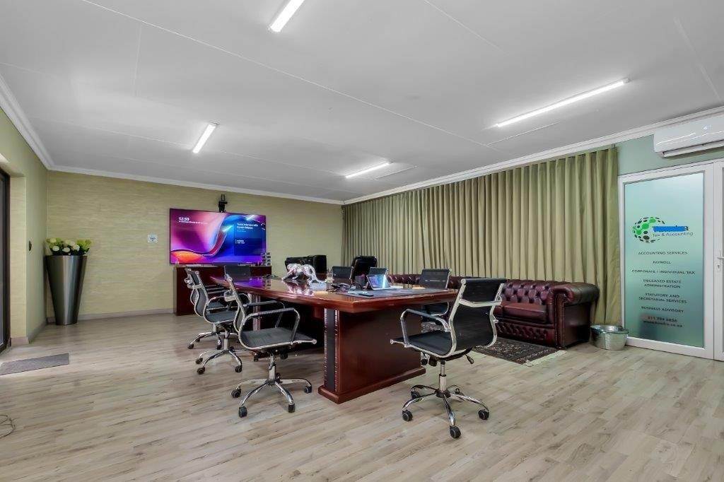 800  m² Commercial space in Fourways photo number 11