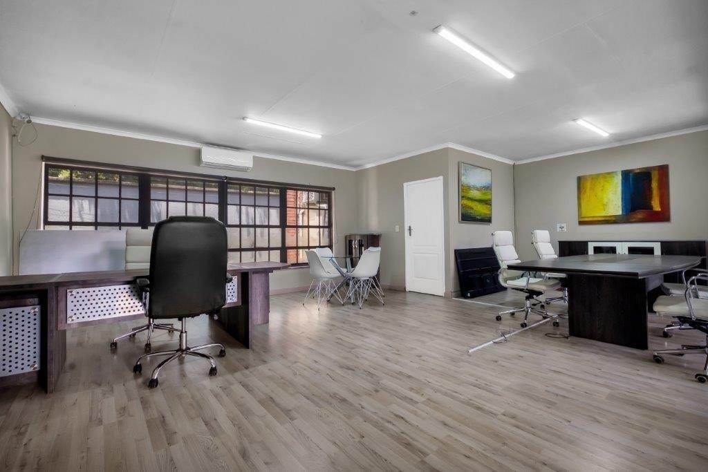 800  m² Commercial space in Fourways photo number 14