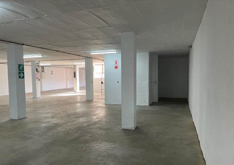 350  m² Commercial space in Springfield Park photo number 3