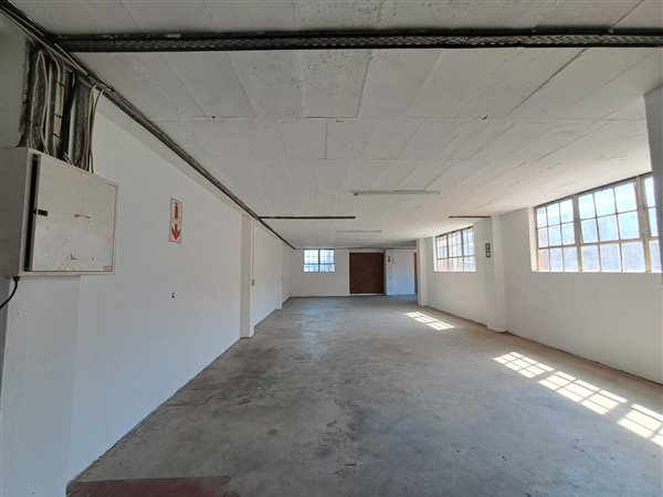 350  m² Commercial space in Springfield Park