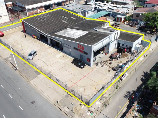 720 m² Industrial space 720 m² Industrial space