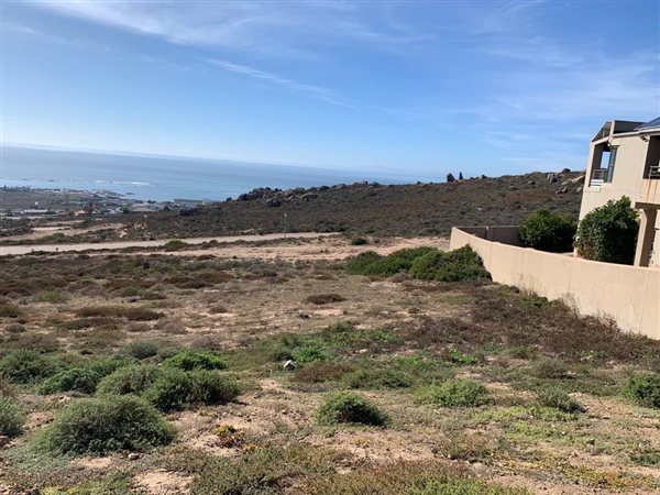 742 m² Land available in St Helena Bay