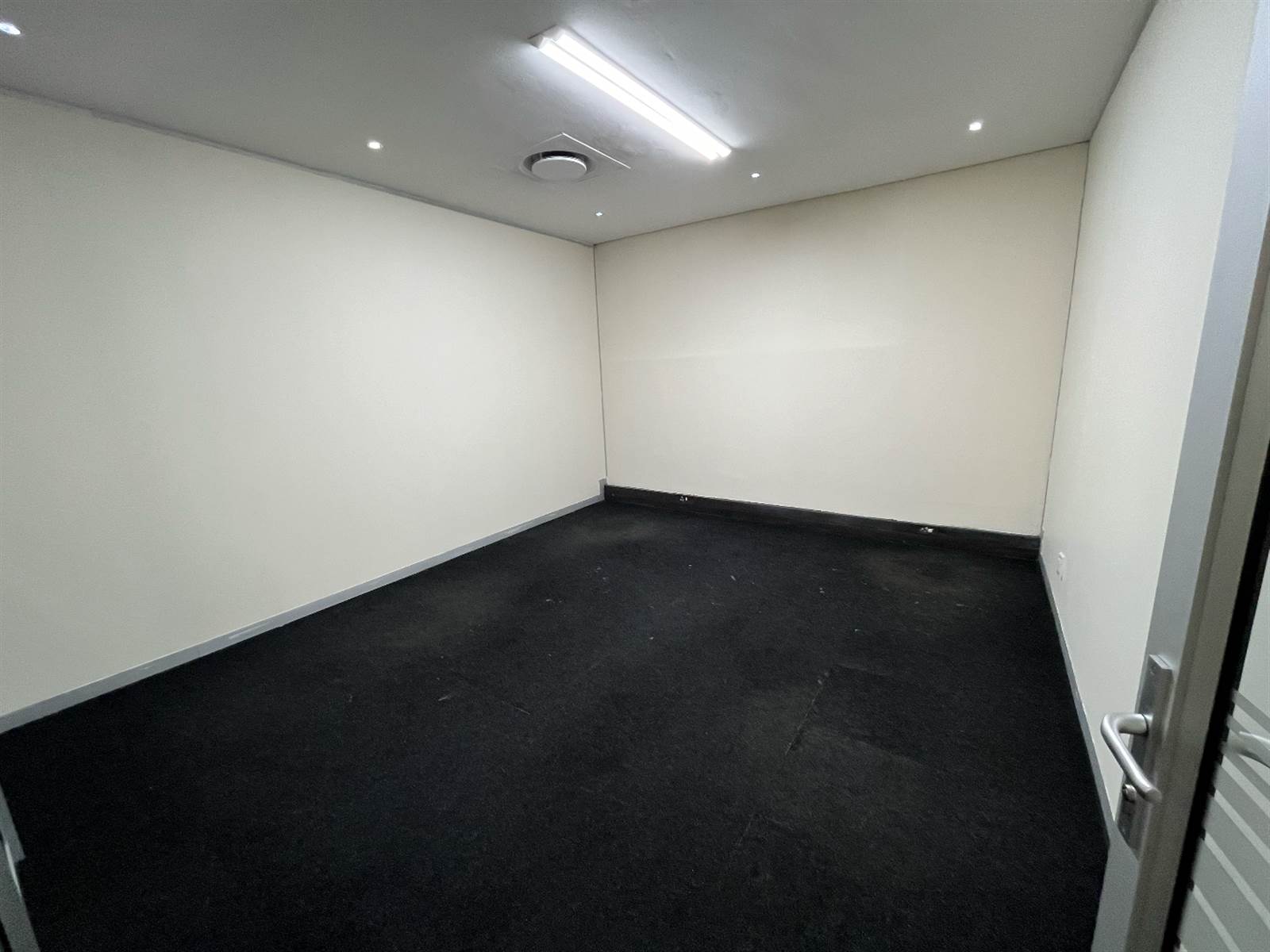 131  m² Commercial space in Bedfordview photo number 8