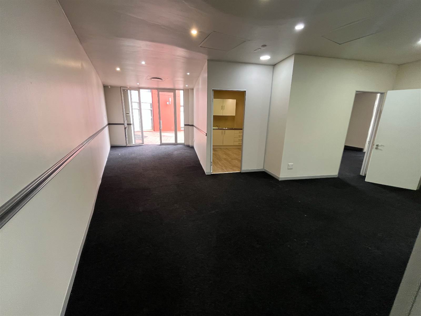 131  m² Commercial space in Bedfordview photo number 9