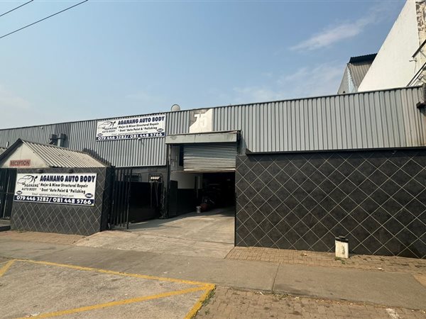 714  m² Industrial space