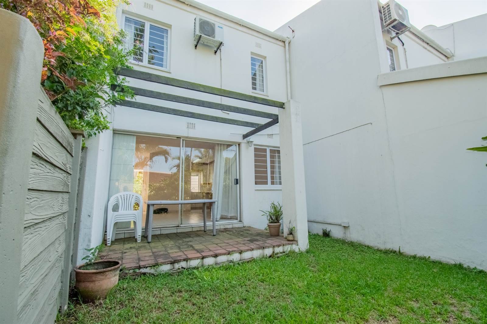 2 Bed Townhouse in Umhlanga Rocks photo number 1