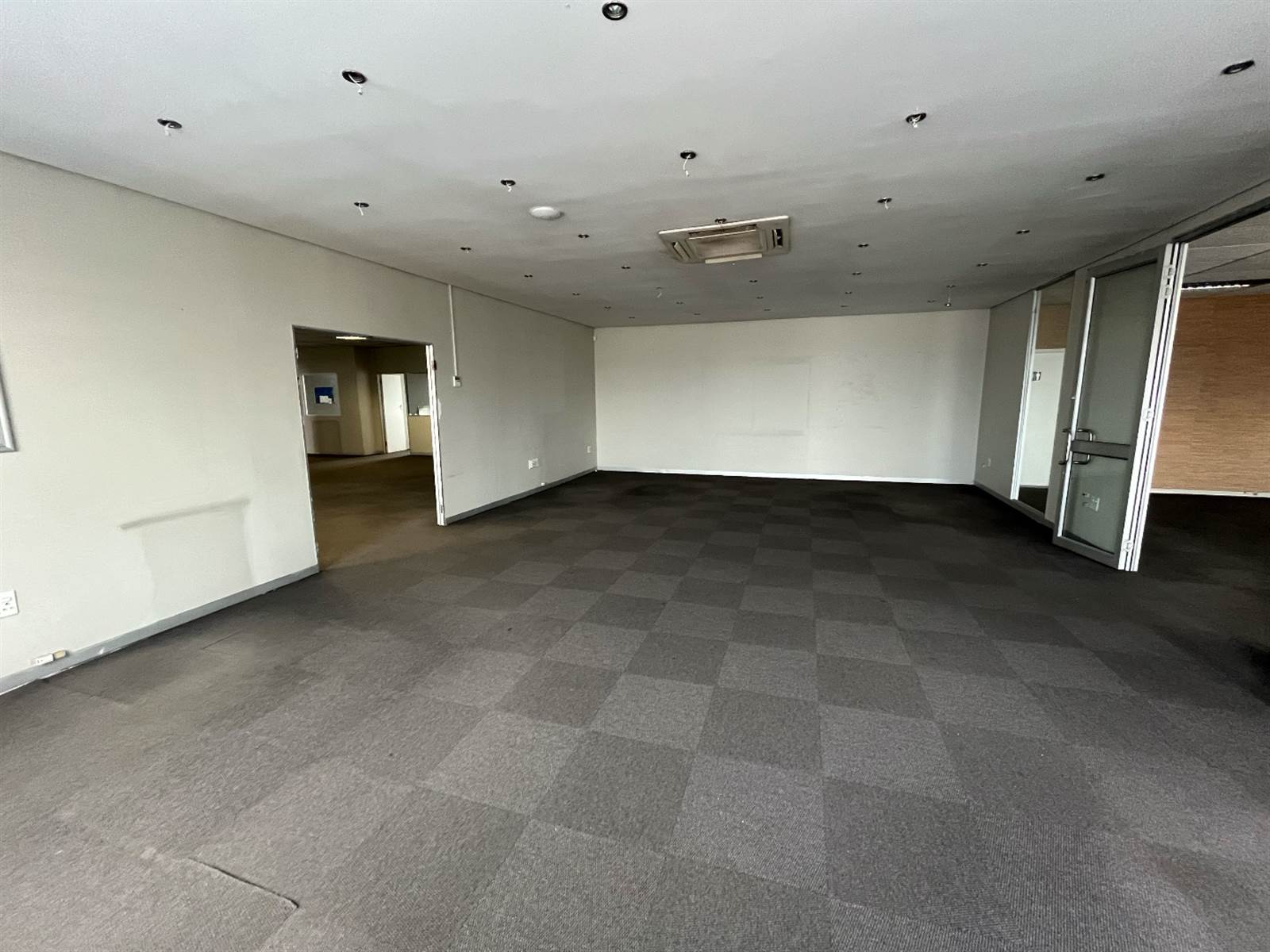 2501  m² Commercial space in Isando photo number 8