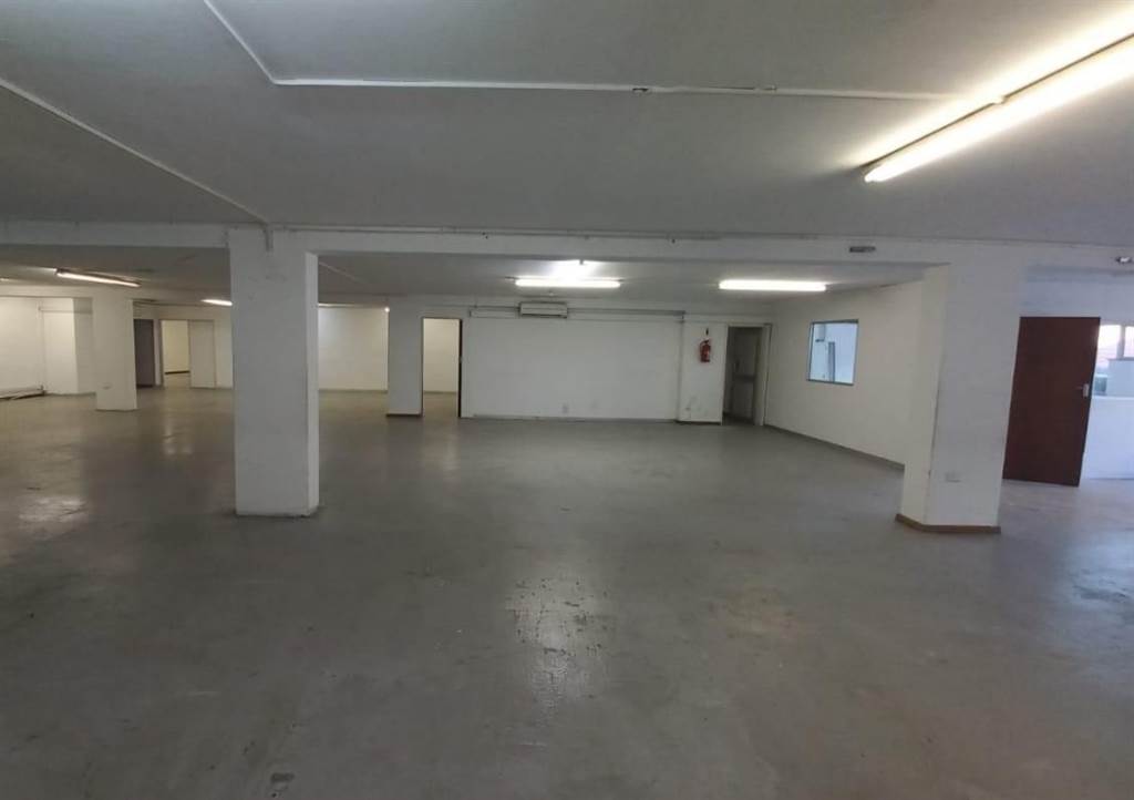 560  m² Industrial space in Greyville photo number 2