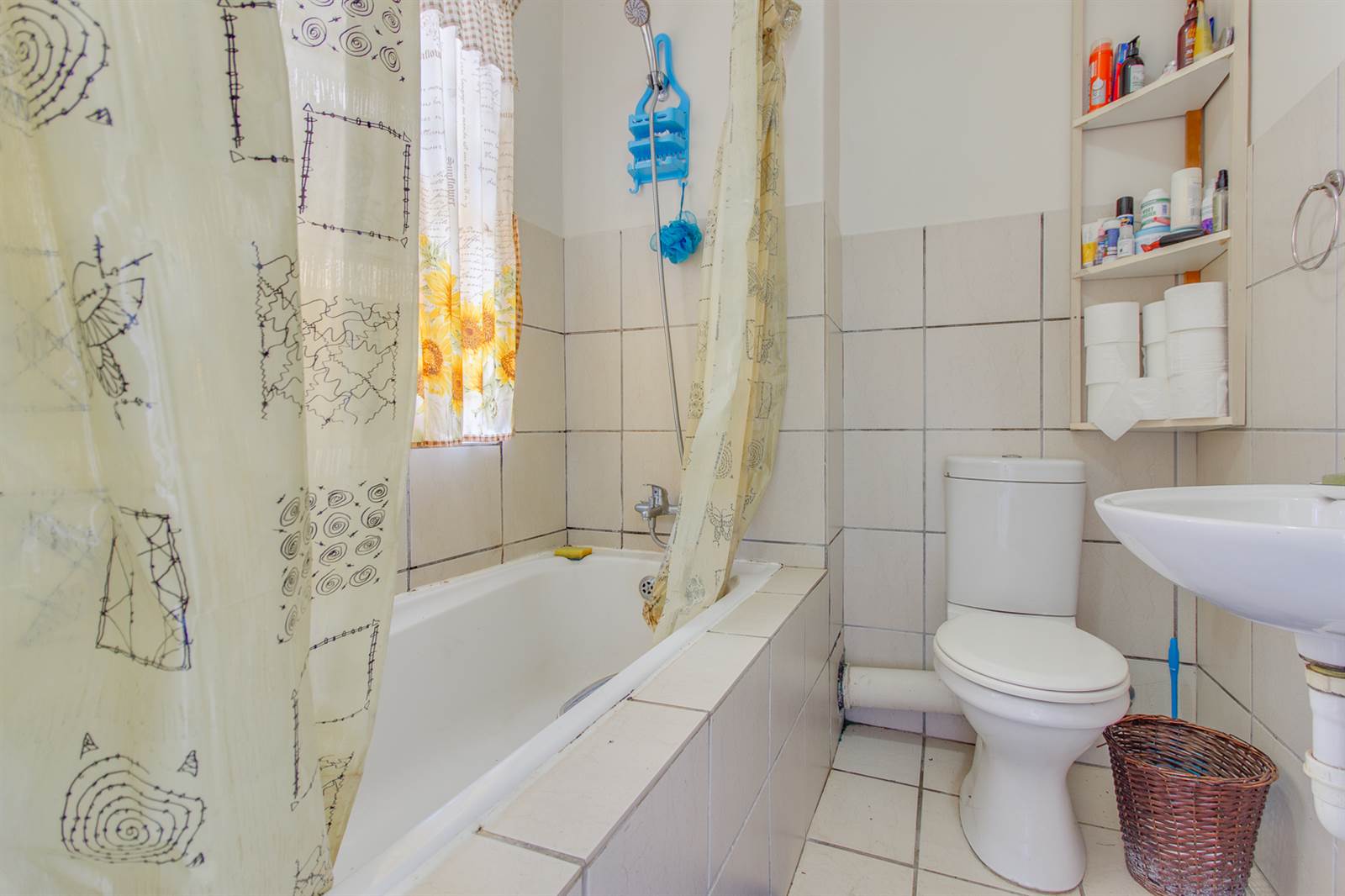 2 Bed Apartment in Kraaifontein Central photo number 5
