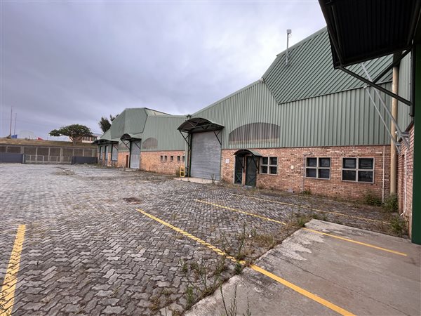 2250  m² Industrial space in North End