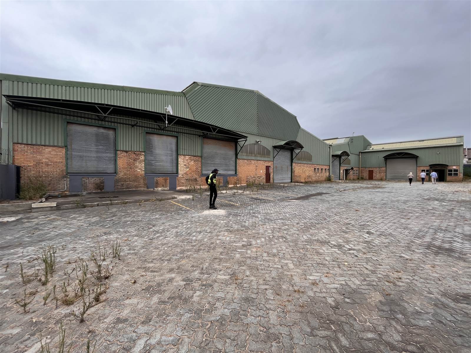 2250  m² Industrial space in North End photo number 2