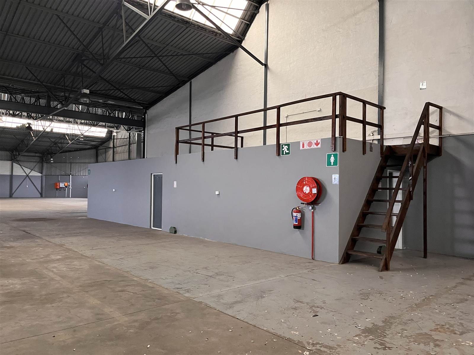 2250  m² Industrial space in North End photo number 11