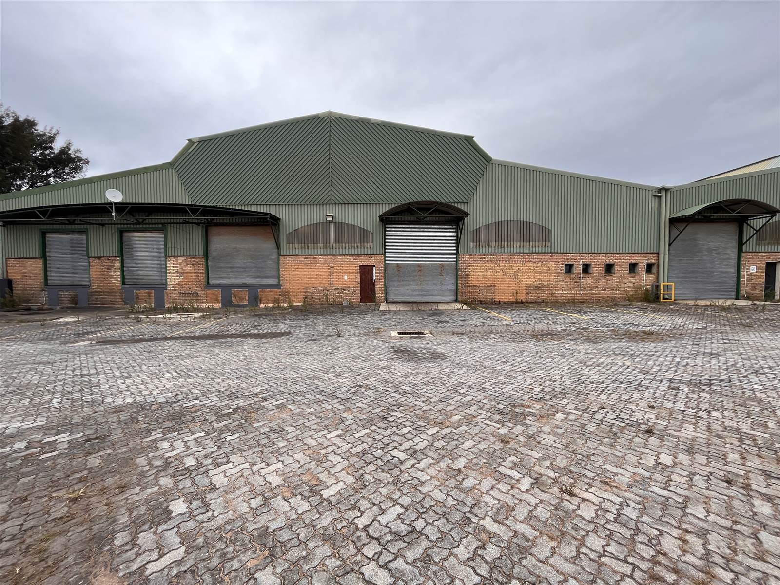 2250  m² Industrial space in North End photo number 5