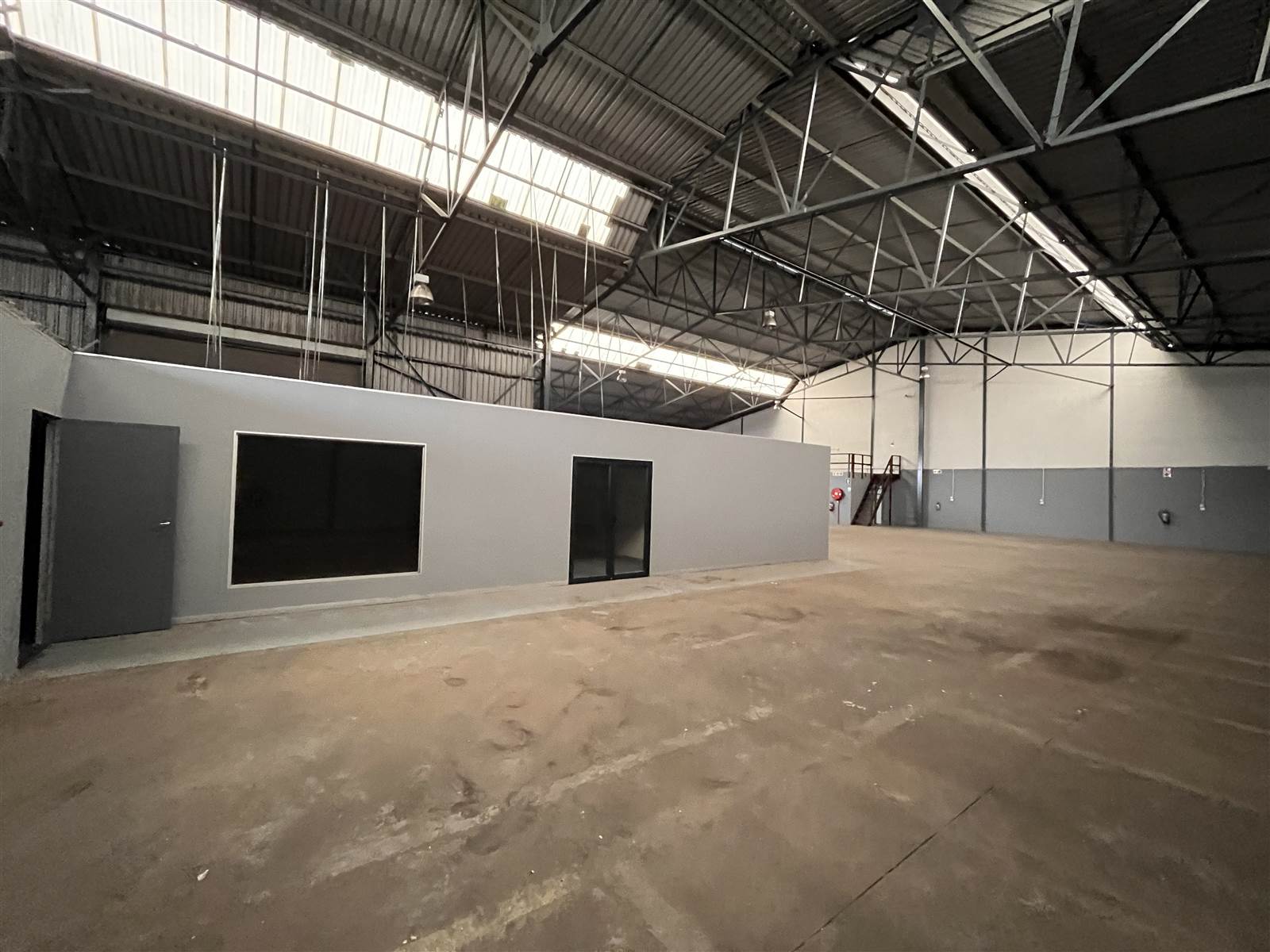 2250  m² Industrial space in North End photo number 8