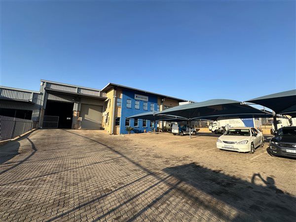 2 358  m² Industrial space