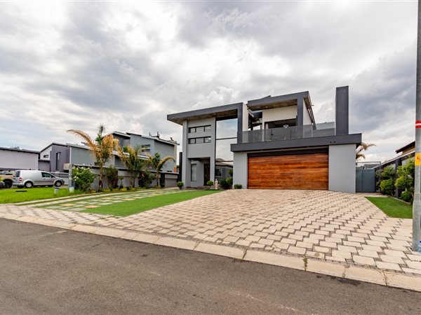 4 Bedroom House 4 Bedroom House