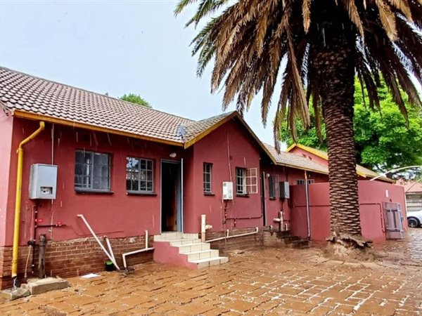 5 Bedroom House 5 Bedroom House
