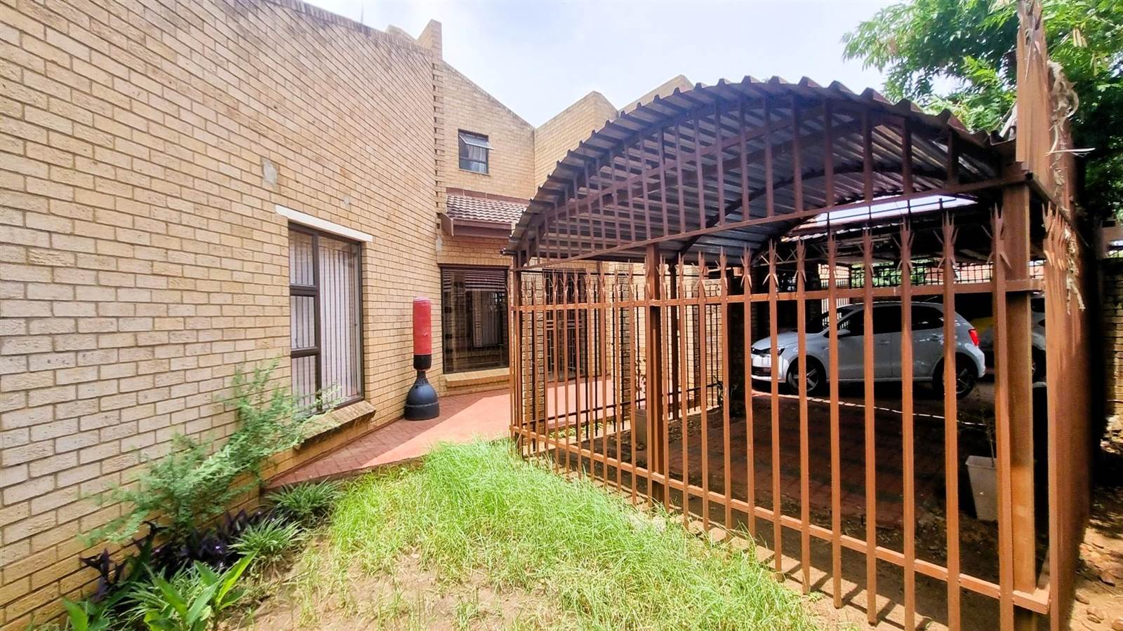 3 Bed House in Rustenburg Central photo number 1