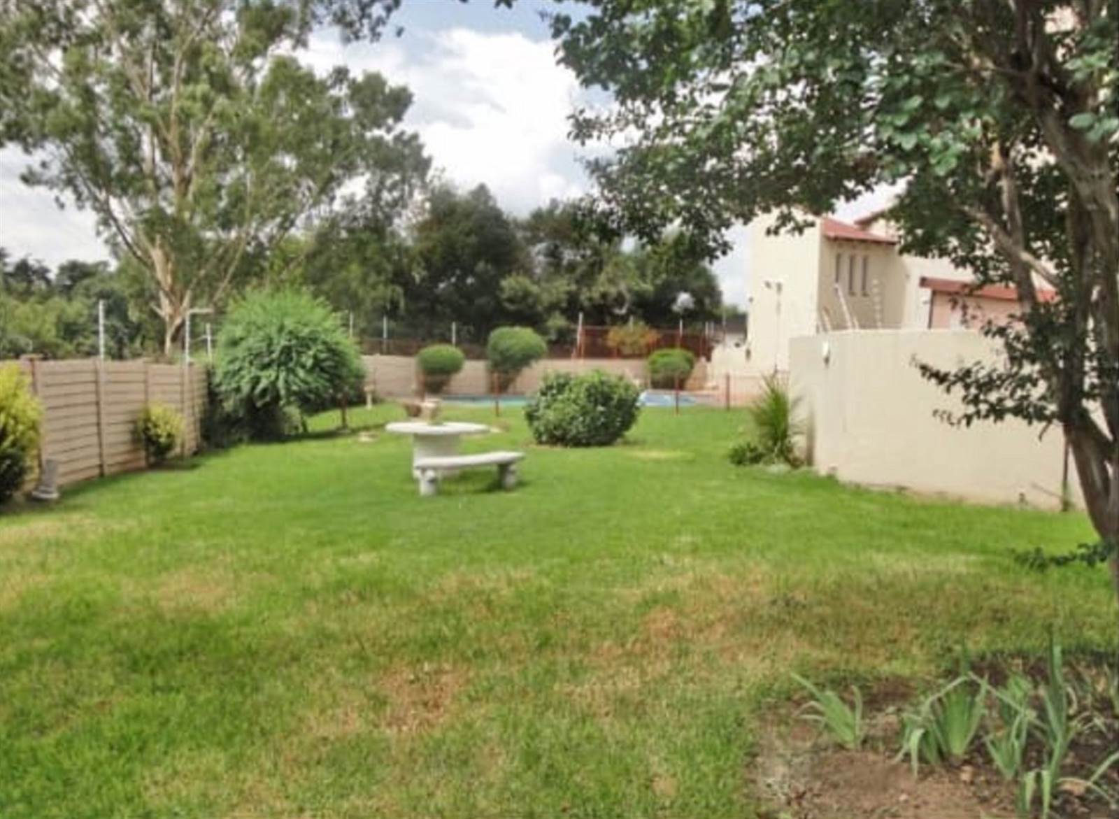 3 Bed Townhouse in Corlett Gardens photo number 26
