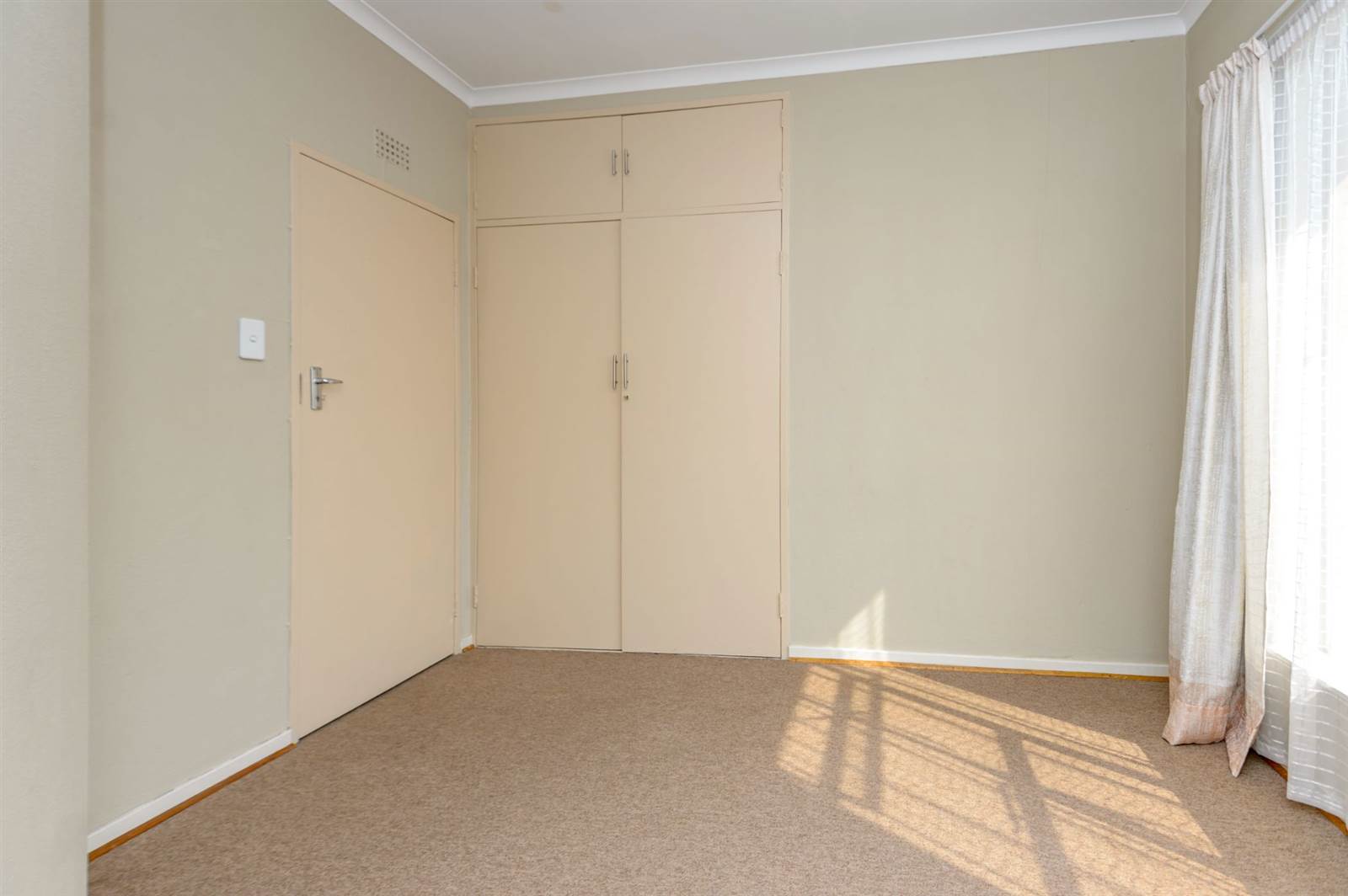 3 Bed Townhouse in Corlett Gardens photo number 20