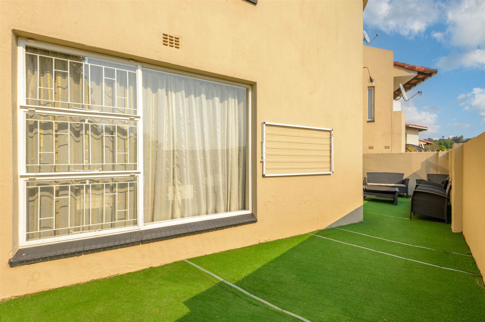 3 Bed Townhouse in Corlett Gardens photo number 24