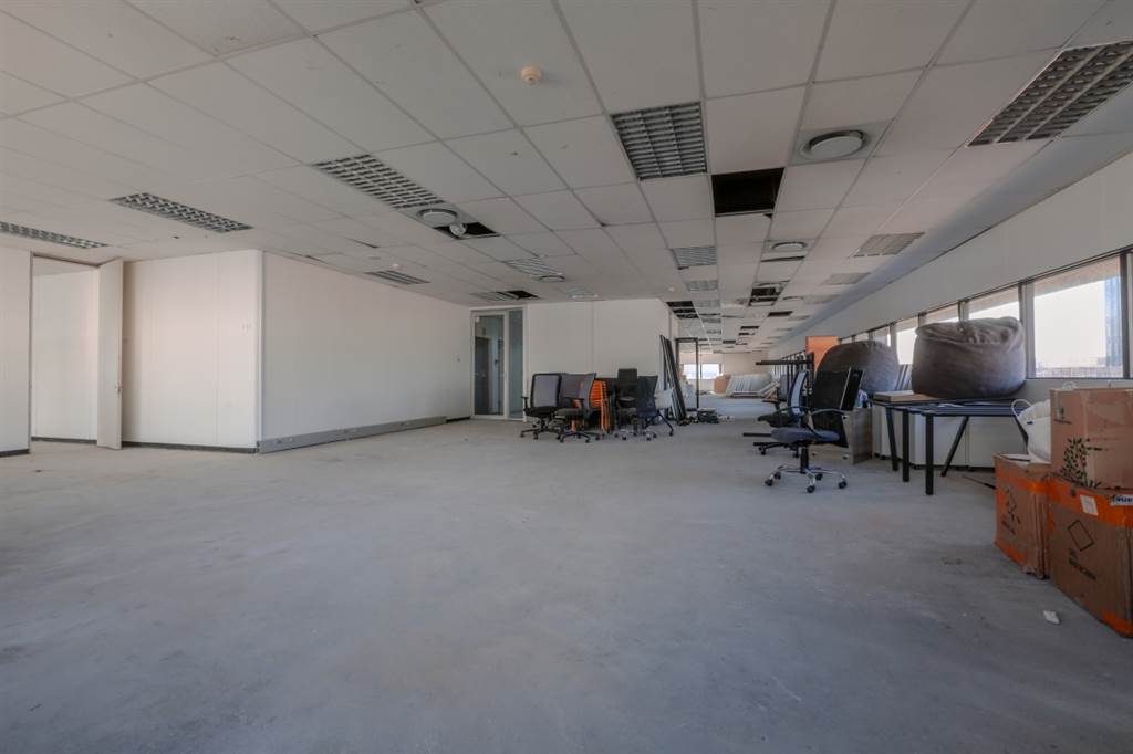 676  m² Office Space in Cape Town City Centre photo number 11