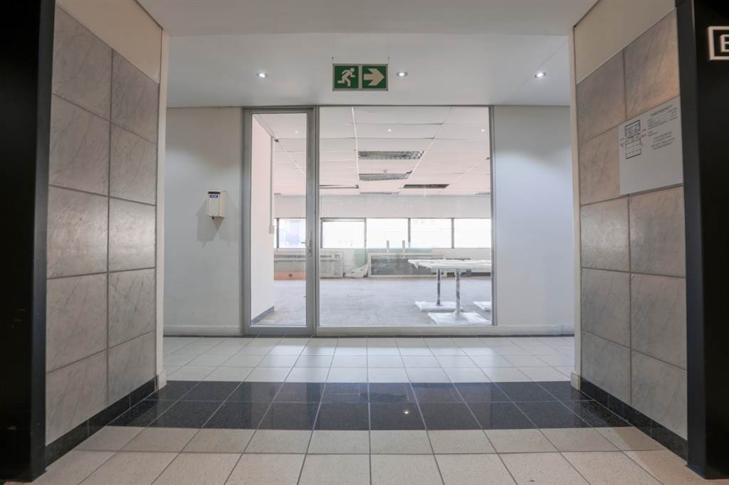 676  m² Office Space in Cape Town City Centre photo number 5