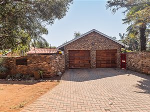 4 Bed House in Zwartkop