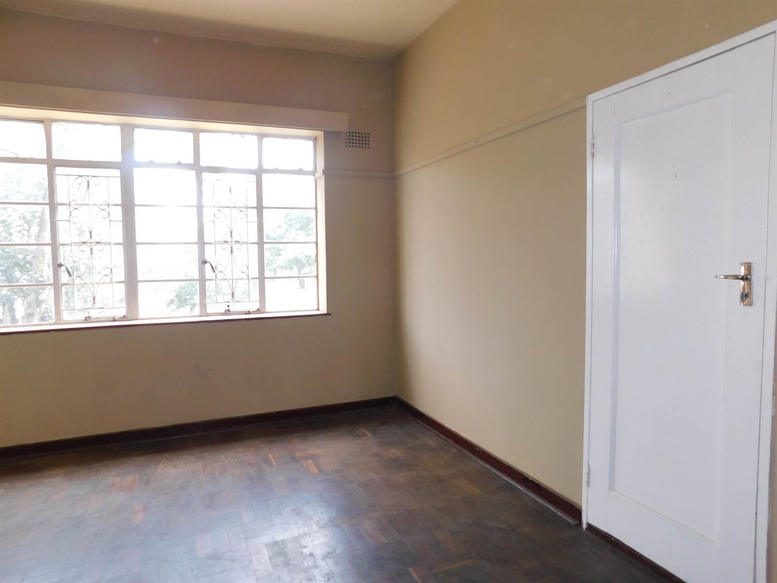 2 Bed Apartment in Rosettenville photo number 3