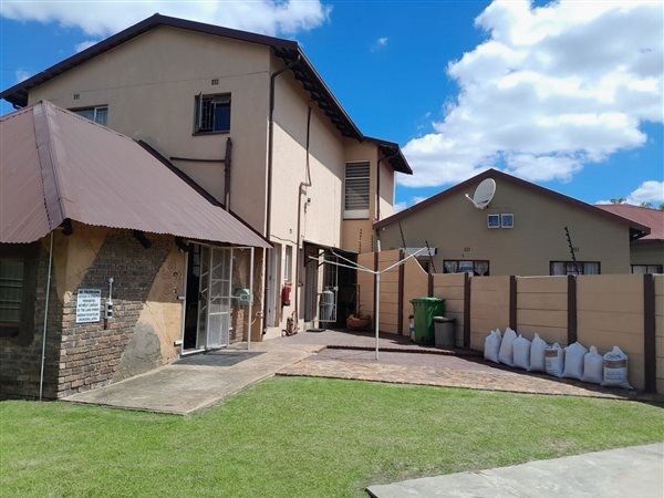 4 Bedroom House 4 Bedroom House