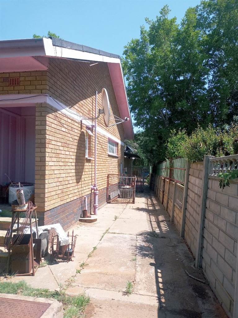 3 Bed House in Jan Kempdorp photo number 23
