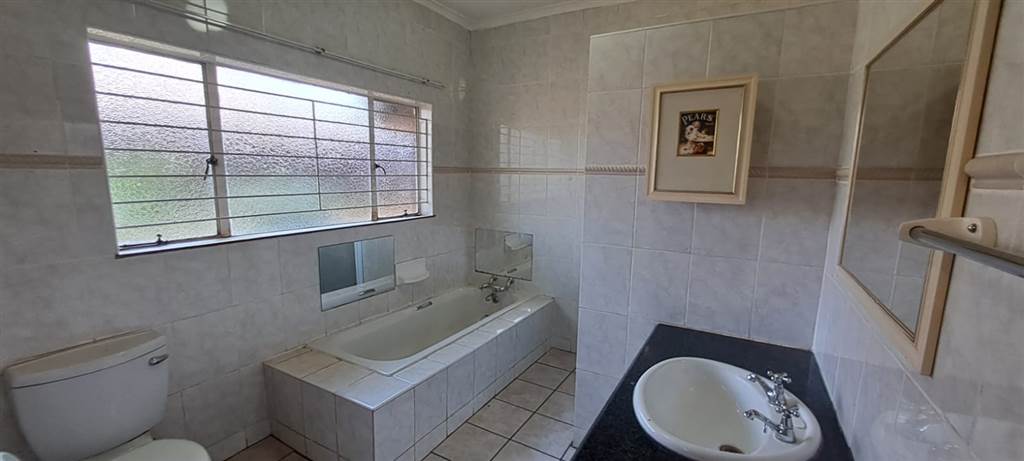 5 Bed House in Louis Trichardt photo number 30