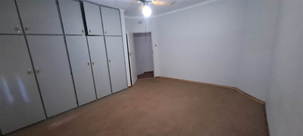 5 Bed House in Louis Trichardt photo number 28