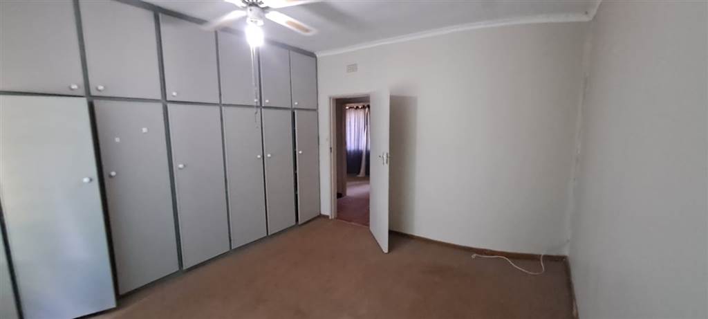 5 Bed House in Louis Trichardt photo number 27