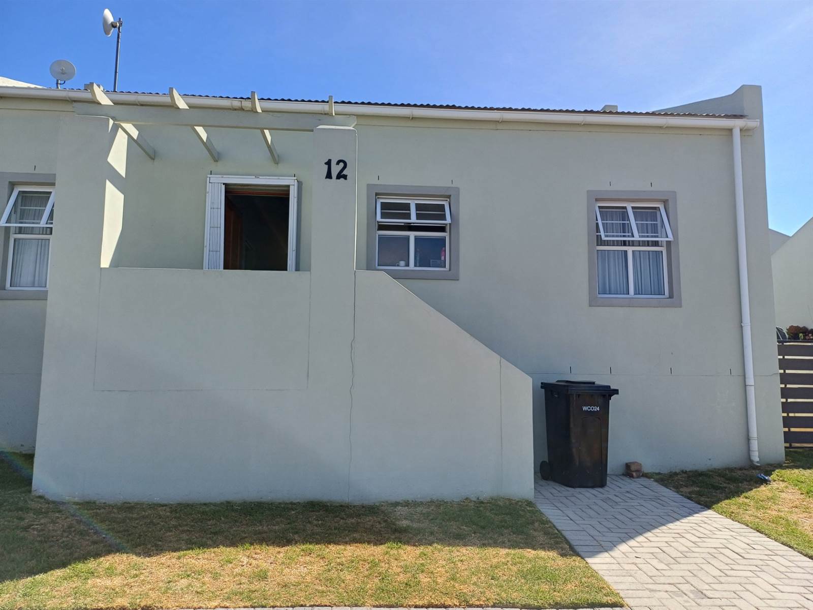 4 Bed Townhouse in Stellenbosch Central photo number 15