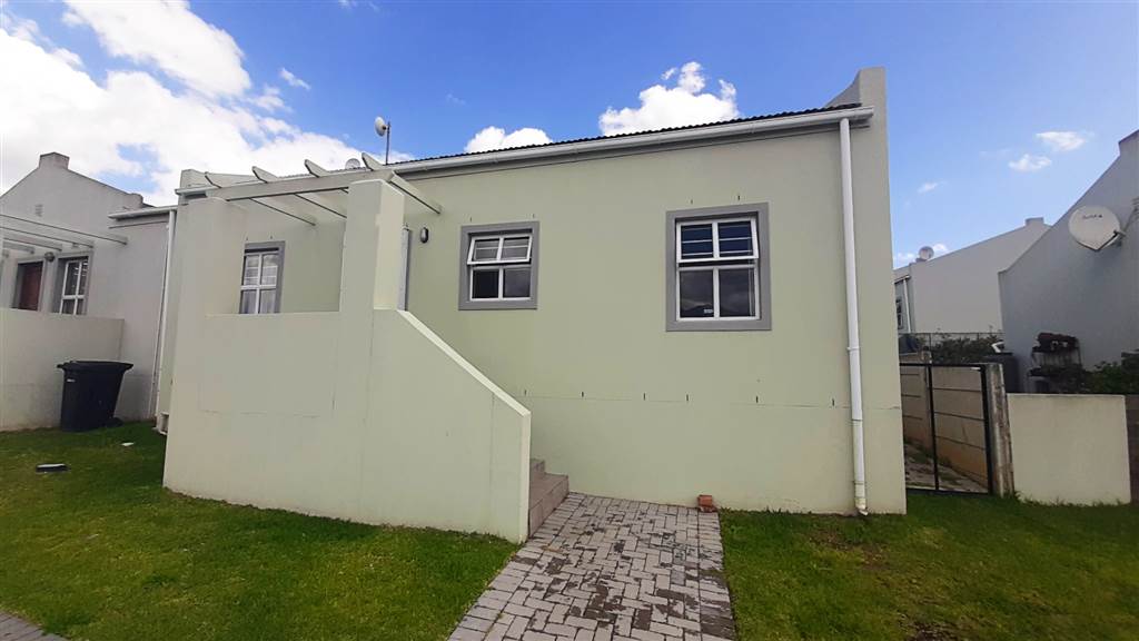 4 Bed Townhouse in Stellenbosch Central photo number 19