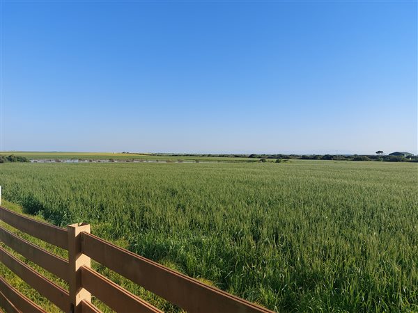 750 m² Land