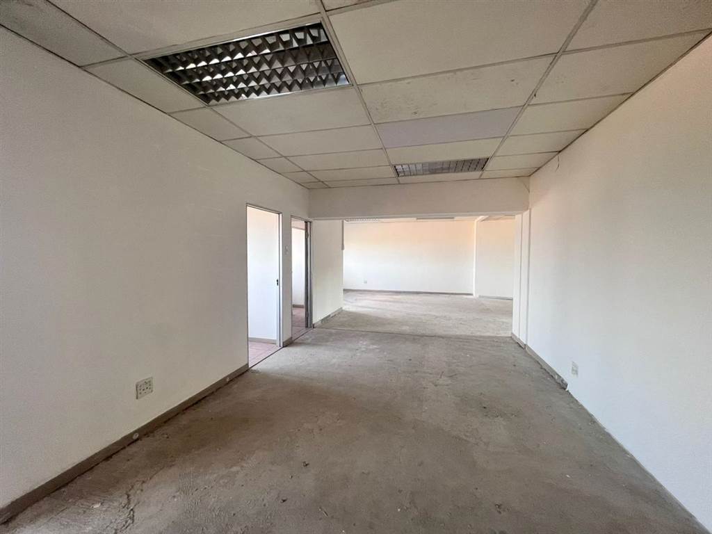 200  m² Commercial space in Horison photo number 9
