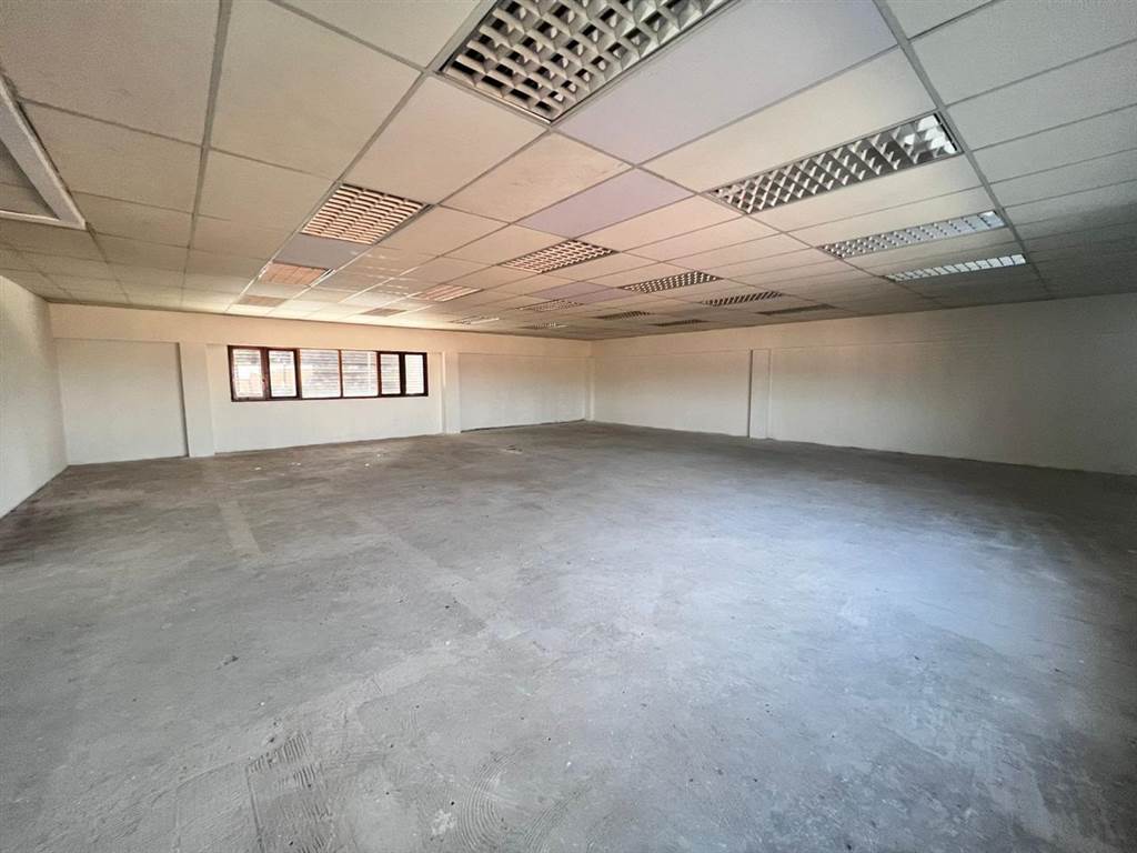 200  m² Commercial space in Horison photo number 7