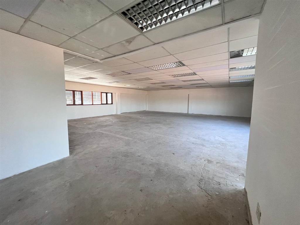 200  m² Commercial space in Horison photo number 8