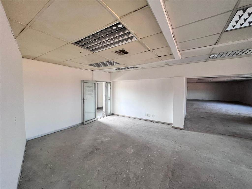 200  m² Commercial space in Horison photo number 5