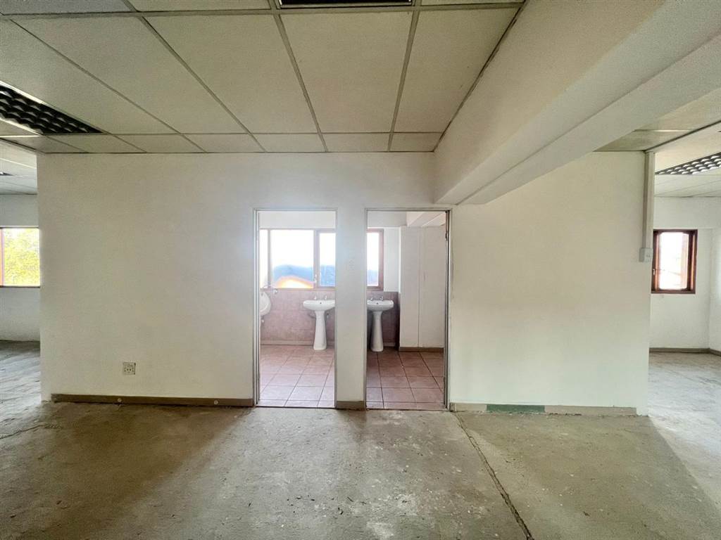 200  m² Commercial space in Horison photo number 14