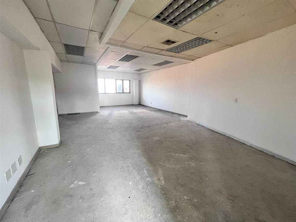 200  m² Commercial space in Horison photo number 4